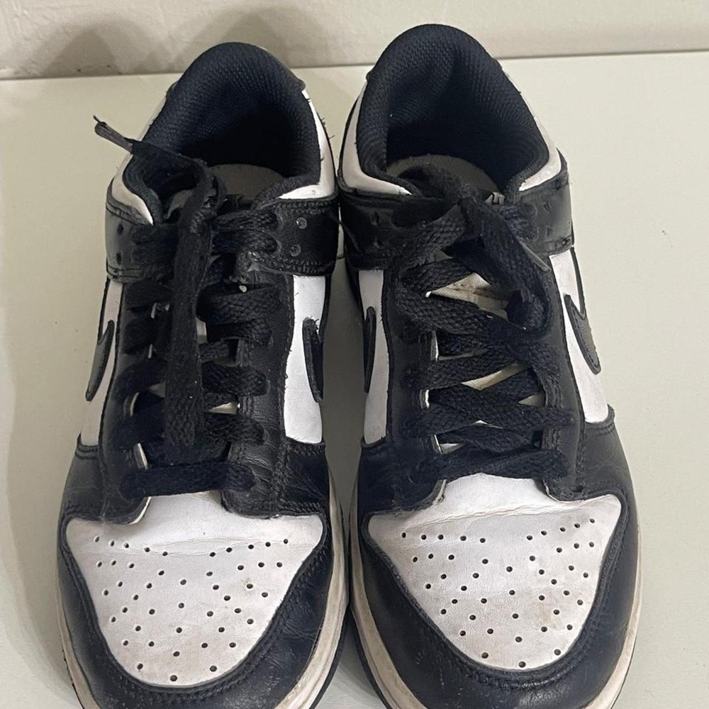 Nike Kids Black/White sneakers Size 3.5 Youth